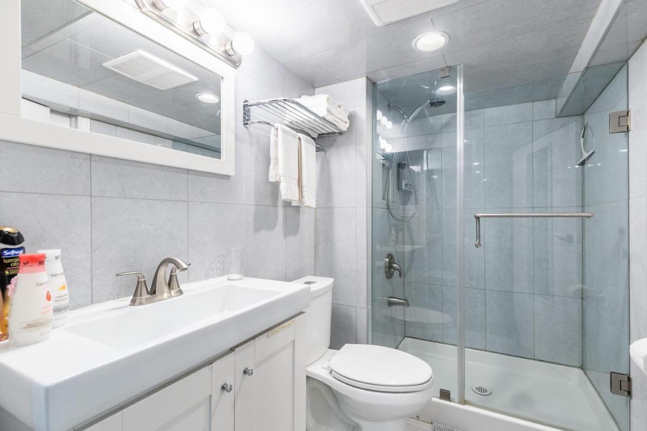Newly Renovated - Cozy 1Br Apt With Netflix - Prime Location Toronto Exterior photo