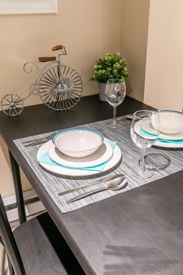 Newly Renovated - Cozy 1Br Apt With Netflix - Prime Location Toronto Exterior photo